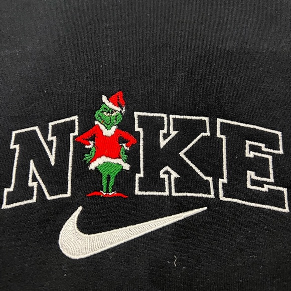 Nike grinch Christmas Crewneck - Picture 2 of 4